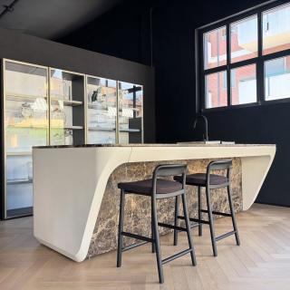 @boffidepadova_official @zahahadiddesign Cove Kitchen non è solo una cucina, ma un’opera d’arte che trasforma lo spazio in un ambiente di convivialità e stile. Vieni a scoprirla nel nostro showroom! 🩶 #kitchen #design #boffikitchen #boffidepadova #kitchenlove
